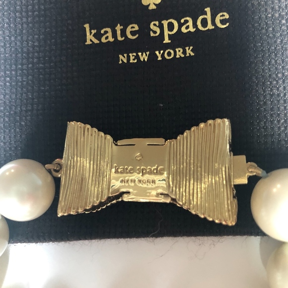 Kate Spade All Wrapped Up Bow Glass Pearl Bracelet - Picture 4 of 4